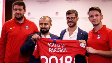 Anuncio de la Academia del Atlético en Pakistán que abre en enero sus puertas.