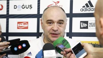 Pablo Laso habla tras un entrenamiento con el Real Madrid.