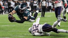 NFL Football - Philadelphia Eagles v New England Patriots - Super Bowl LII - U.S. Bank Stadium, Minneapolis, Minnesota, U.S. - February 4, 2018. Philadelphia Eagles&#039; Zach Ertz scores a touchdown. REUTERS/Chris Wattie