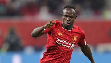 Sadio Mané en un partido con Liverpool.