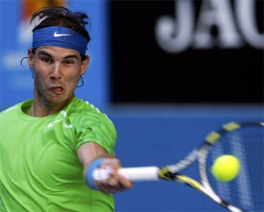 Cómodos triunfos de Nadal y Federer en su debut australiano