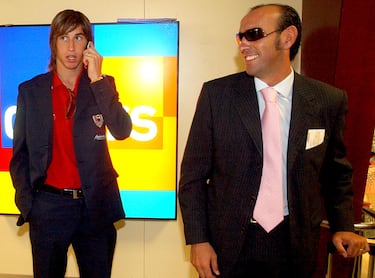 Sergio Ramos celebra su 40º cumpleaños convertido en un icono más allá del terreno de juego. El defensa sevillano, que ha marcado estilo durante dos décadas de carrera, acumula algunos de los looks más virales y comentados del panorama deportivo y mediático.