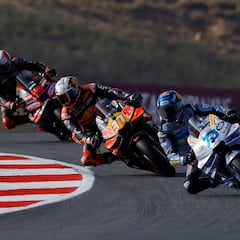 Álex le gana a Acosta un precioso duelo al esprint