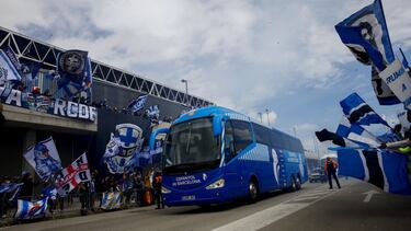 02/05/21 PARTIDO SEGUNDA DIVISION RCD ESPANYOL - MALAGA Llegada RCD Espanyol SEGUIDORES AUTOCAR