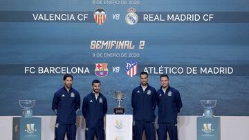 Ramos, Gayá, Busquets y Saúl, en el sorteo de la Supercopa.
