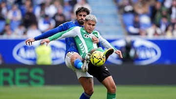 OVIEDO, SPAIN - JANUARY 10: Cucho Hernandez of Real Betis is challenged by David Costas of Real Oviedo during the LaLiga EA Sports match between Real Oviedo and Real Betis Balompie at Carlos Tartiere on January 10, 2026 in Oviedo, Spain. (Photo by Juan Manuel Serrano Arce/Getty Images)