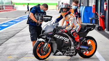 Marc M&aacute;rquez prueba la Honda de 2022 durante unos test en septiembre.