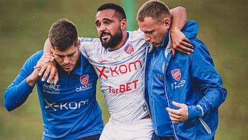 El centrocampista espa?ol del Rak¨®w, Ivi L¨®pez, tras sufrir la rotura del ligamento cruzado anterior de su pierna izquierda.