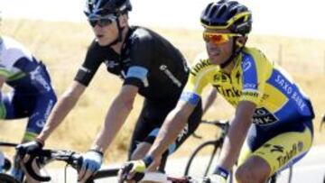 El brit&aacute;nico del Sky, Chris Froome (izquierda de la imagen), junto a Alberto Contador (derecha de la imagen) durante la cuarta etapa de esta Vuelta a Espa&ntilde;a 2014.