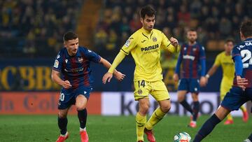 Manu Trigueros of Villarreal and Enis Bardhi of Levante during the La Liga Santander match between Villarreal and Levante at Estadio de la Ceramica on February 15, 2020 in Vila-real, Spain
 
 Maria Jose Segovia / AFP7 / Europa Press
 15/02/2020 ONLY FOR U