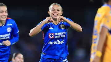 Ana Garcia celebrates her goal 1-1 of Cruz Azul during the Semi-final first leg match between Cruz Azul and Tigres UANL as part of the Liga BBVA MX Femenil, Torneo Apertura 2025 at Olimpico Universitario Stadium, on November 13, 2025 in Mexico City, Mexico.