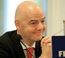 El plan Infantino: una ventana de fichajes, topes salariales...