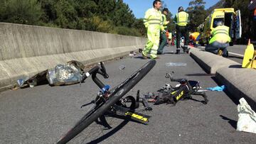 Restos de una bicicleta destrozada tras un atropello mortal a un ciclista.