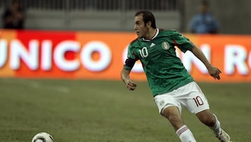 El jugador participó en tres Mundiales (1998, 2002 y 2010). Es el tercer máximo goleador de la historia de la selección mexicana con 38 goles en 119 partidos.