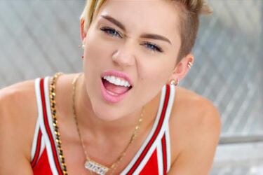 Destruyen una montaña de discos de Bieber y Miley