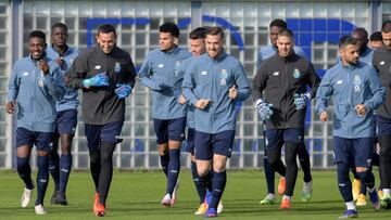 Los jugadores del Oporto se entrenan en la previa al encuentro con el Olympiacos.