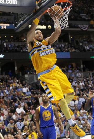 JaVale McGee, de los Denver Nuggets, es duda para iniciar la temporada por la lesión en su pierna del pasado 10 de noviembre.