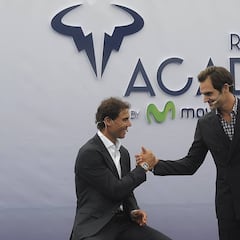 Federer se postula para la Rafa Nadal Academy y le responden: "¿Nos enviaría su currículum?"