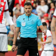 Gil Manzano pitará el Rayo-Barça; Iglesias Villanueva, el Girona-Real Madrid