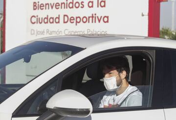 Franco Vázquez jugador argentino del Sevilla a su llegada para realizarse los test del Covid-19 