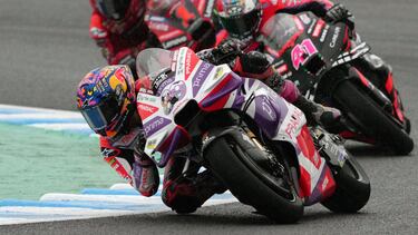 Jorge MartÍn lidera la carrera de MotoGP en el Gran Premio de Japón, en el circuito de Motegi.