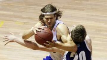 Franco Prelazzi anotó la canasta ganadora para Universidad Católica.