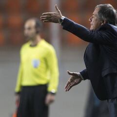 La UC suma dos candidatos para reemplazar a Quinteros