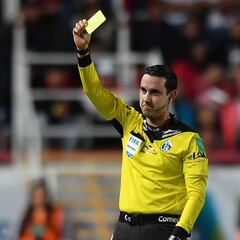 El forcejeo entre Vincent Janssen y César Ramos Palazuelos