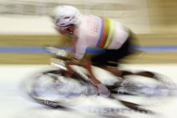 Mark Cavendish durante una de las pruebas en las que participa de la histórica competición de ciclismo en pista de los 'Seis días de Gante'.