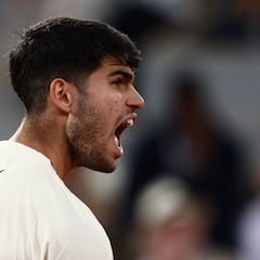 Alcaraz desfonda a Musetti para volver a la final de Roland Garros