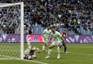 1-0. Unai Simón anota en propia puerta el primer gol de los colchoneros tras un remate de cabeza de João Félix.