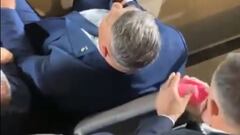 A ‘Chiqui’ Tapia le secan la transpiración en público y el video ya es viral