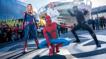 Griezmann posa junto a Capitana Marvel, Black Panther y Spider-Man