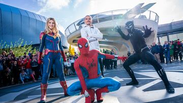 Griezmann posa junto a Capitana Marvel, Black Panther y Spider-Man