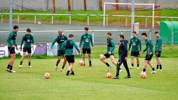 Los jugadores del Racing de Ferrol durante un entrenamiento.