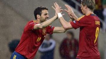 Cesc Fábregas entra por Torres.