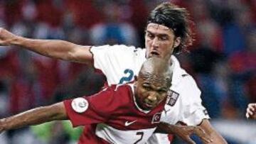 <b>CULEBRÓN. </b>Mehmet Aurelio estaría encantado de jugar en el Betis la próxima temporada.