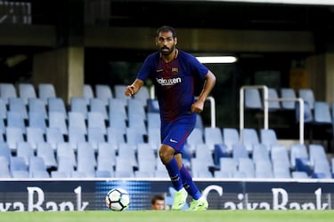 Disputó tres temporadas en el filial blaugrana, ascendiendo a Segunda División. Contribuyó al ascenso del Cádiz a Primera. El equipo andaluz embolsó 250.000 euros al Nástic, equipo con sus derechos.