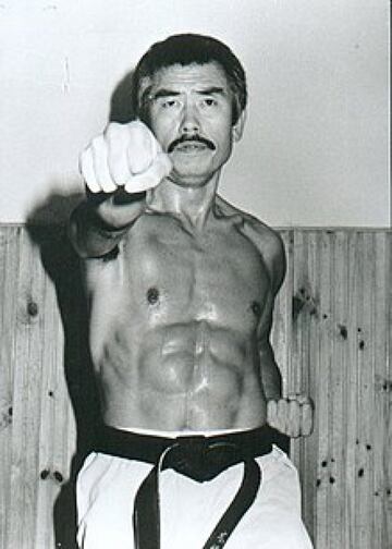 El maestro japonés Hiromichi Kohata, introductor del kárate en Asturias, falleció el 28 de mayo en Gijón a los 76 a?os. Nacido en Tokio en 1944, vino a vivir a Espa?a en 1970, atraído por su cultura a través del cine. Después de pasar por Madrid y Santander, se asentó en el Principado y se convirtió en el pionero del Karate-Do Gensei Ryu en Espa?a.