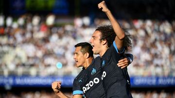 Marseille's Chilean forward Alexis Sanchez (L) celebrates with Marseille's French midfielder Matteo Guendouzi after scoring his team's second goal during the French L1 football match between AJ Auxerre and Olympique Marseille (OM) at Stade de l'Abbe-Deschamps in Auxerre, central France on September 3, 2022. (Photo by FRANCK FIFE / AFP)
