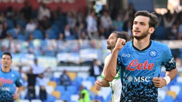 Napoli's Georgian forward Khvicha Kvaratskhelia (R) celebrates scoring his team's third goal during the Italian Serie A football match between SSC Napoli and US Sassuolo Calcio at the Diego Armando Maradona stadium in Naples, on October 29, 2022. (Photo by Alberto PIZZOLI / AFP) (Photo by ALBERTO PIZZOLI/AFP via Getty Images)