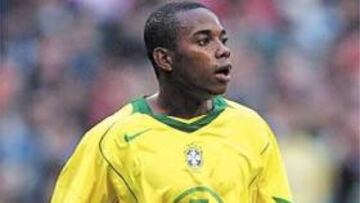 <b>QUERIDO. </b>Pelé suspira porque el Santos retenga a Robinho.