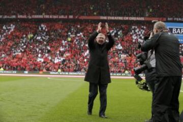 Despedida de los seguidores y jugadores del Manchester United a Sir Alex Fergurson entrenador durante 26 años, antes del encuentro de la Premier League entre el Manchester United y el Swansea City en Old Trafford.