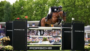 Álvarez Aznar con Rokfeller en el Gran Premio de Madrid donde fue finalista.