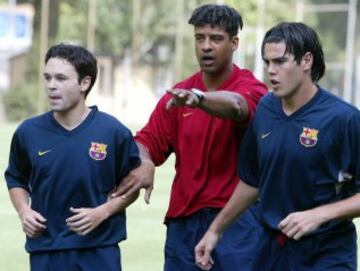 Su primera temporada como integrante del primer equipo en el verano de 2003 junto al técnico Frank Rijkaard y el portero Víctor Valdés.