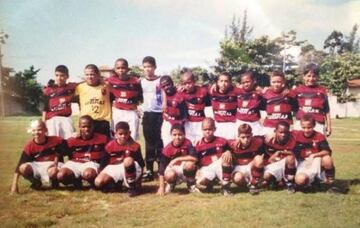 Formación del Flamengo infantil.