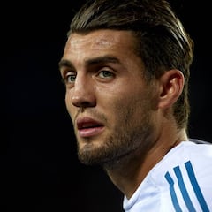 Kovacic empuja a Marcos Llorente a la puerta de salida