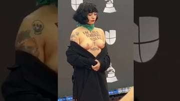 Así fue la bullada protesta de Mon Laferte en los Latin Grammy