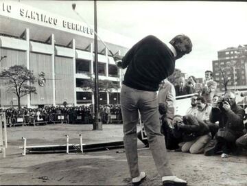 En 1983, Severiano Ballesteros realiz¨® una exhibici¨®n en la Castellana desde donde logr¨® elevar una bola m¨¢s de 22 metros (era lo que median las gradas del estadio en aquella ¨¦poca) y colarla dentro del Estadio Santiago Bernab¨¦u