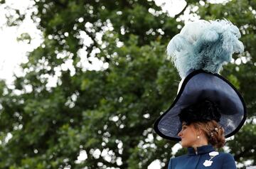 Ascot vuelve lleno de looks extravagantes y mucho glamour